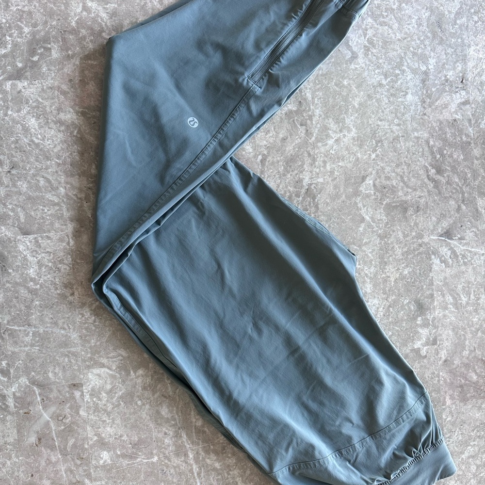 Lululemon adapted state size 4